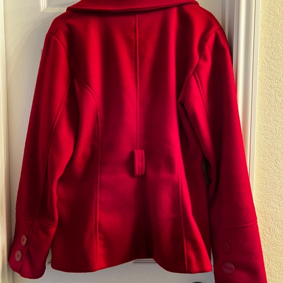 Red coat - Picture 2 of 2